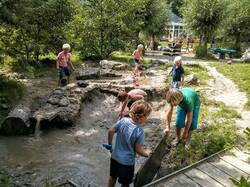 kinderen spelen in speeltuin Fort Luna